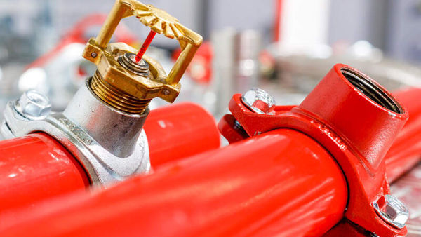 Leitungen mit Anschlüssen für Sprinkler